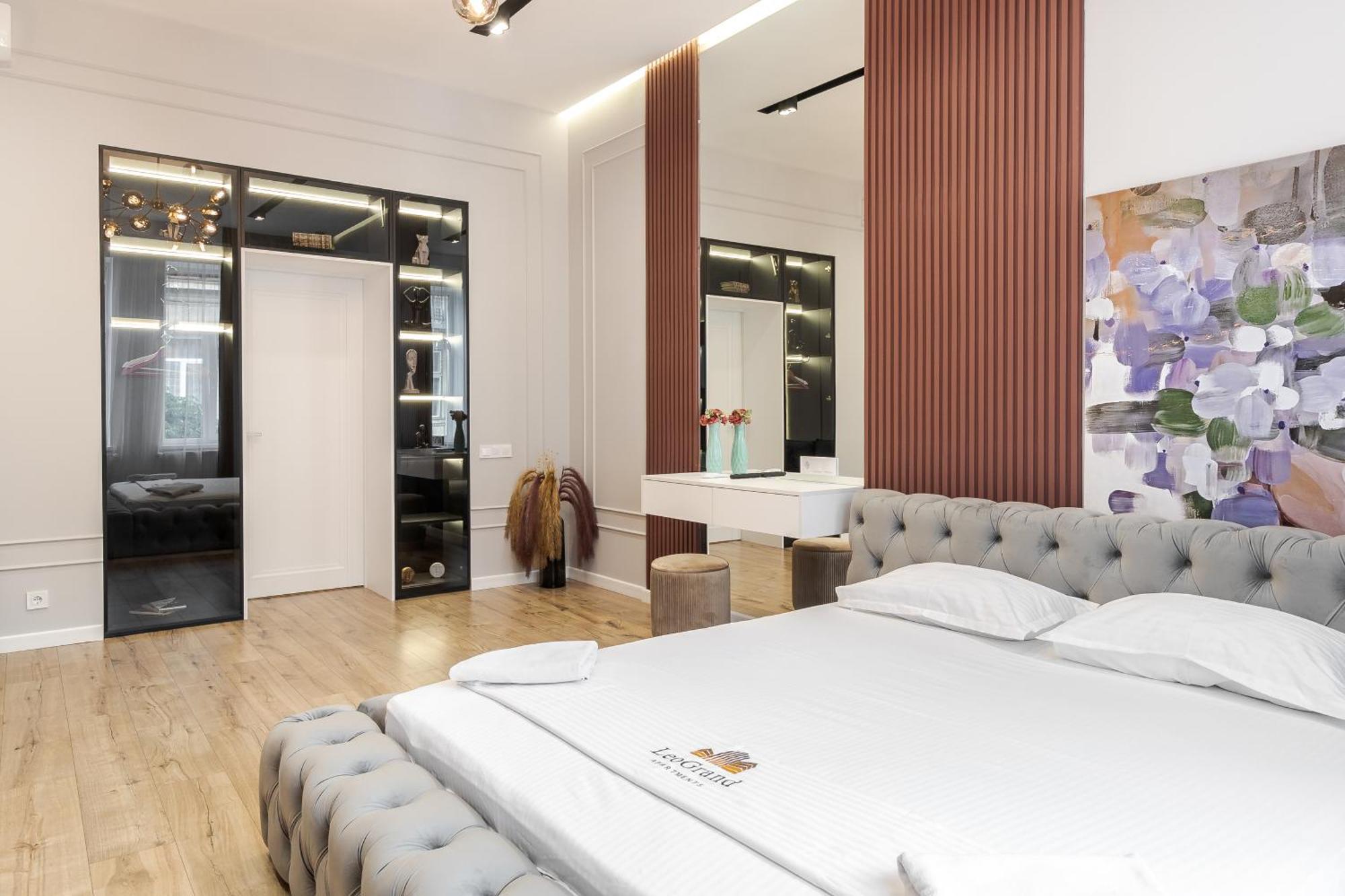 Leogrand Apartments On Leontovycha 17 リヴィウ エクステリア 写真
